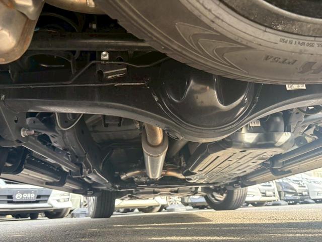 ＬＸ ＬＸ６００　ワンオーナー・クールＢＯＸ・レザーシート・ムーンルーフ・パノラマビューモニター・デジタルインナーミラー・パワーバックドア・置くだけ充電（35枚目）