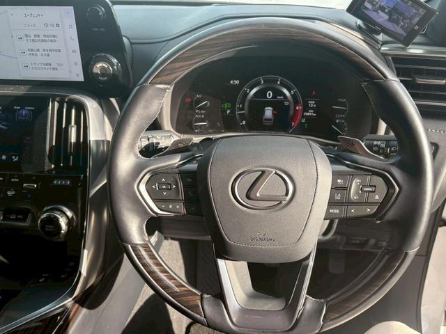 ＬＸ ＬＸ６００　ワンオーナー・クールＢＯＸ・レザーシート・ムーンルーフ・パノラマビューモニター・デジタルインナーミラー・パワーバックドア・置くだけ充電（50枚目）