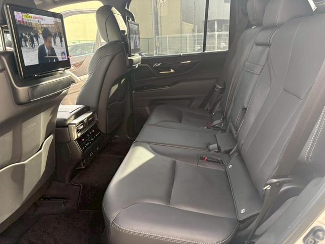 ＬＸ ＬＸ６００　ワンオーナー・クールＢＯＸ・レザーシート・ムーンルーフ・パノラマビューモニター・デジタルインナーミラー・パワーバックドア・置くだけ充電（61枚目）