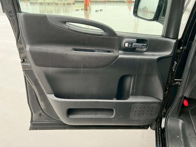 セレナ ハイウェイスター　純正ナビ・ＴＶ・フリップダウンモニター・電動リアゲート・ドライブレコーダー・バックカメラ・ＥＴＣ・ステアリングスイッチ・パワーウインド・キーレス・電動格納ミラー・パワステ（9枚目）