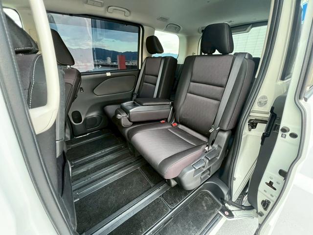 セレナ ハイウェイスター　Ｖセレクション　純正９インチナビ・後席モニター・パーキングアシスト・アラウンドビューモニター・フルセグＴＶ・ドライブレコーダー・バックカメラ・ＥＴＣ・両側電動スライドドア・電動格納ミラー（17枚目）