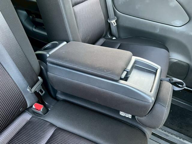 セレナ ハイウェイスター　Ｖセレクション　純正９インチナビ・後席モニター・パーキングアシスト・アラウンドビューモニター・フルセグＴＶ・ドライブレコーダー・バックカメラ・ＥＴＣ・両側電動スライドドア・電動格納ミラー（32枚目）