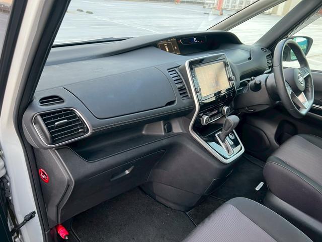 セレナ ハイウェイスター　Ｖセレクション　純正９インチナビ・後席モニター・パーキングアシスト・アラウンドビューモニター・フルセグＴＶ・ドライブレコーダー・バックカメラ・ＥＴＣ・両側電動スライドドア・電動格納ミラー（46枚目）