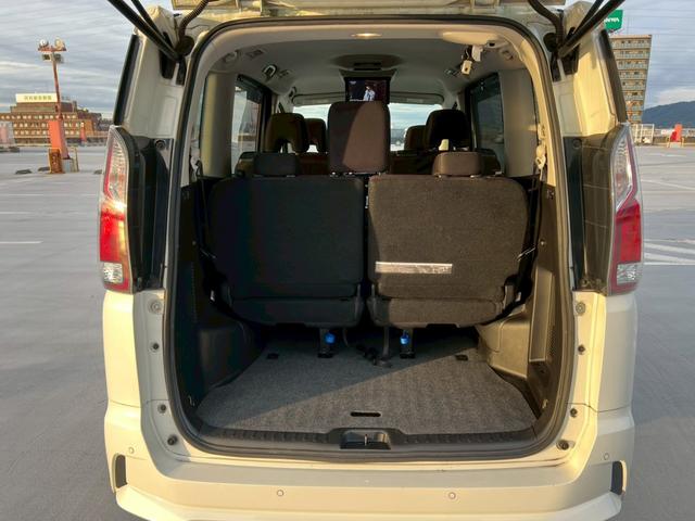 セレナ ハイウェイスター 純正ナビ・アラウンドビューモニター・パーキングアシスト・フルセグTV・バックカメラ・衝突軽減ブレーキ・ETC・オートライト・クルーズコントロール・ステアリングスイッチ・スマートキー(18枚目)