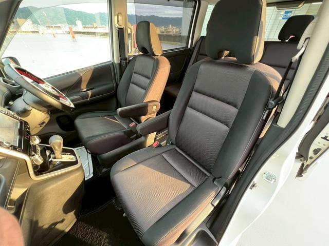 セレナ ハイウェイスター 純正ナビ・アラウンドビューモニター・パーキングアシスト・フルセグTV・バックカメラ・衝突軽減ブレーキ・ETC・オートライト・クルーズコントロール・ステアリングスイッチ・スマートキー(19枚目)