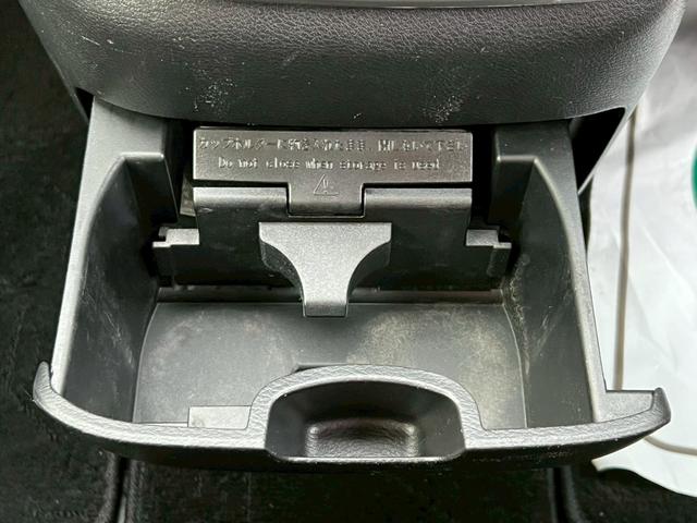 セレナ ハイウェイスター 純正ナビ・アラウンドビューモニター・パーキングアシスト・フルセグTV・バックカメラ・衝突軽減ブレーキ・ETC・オートライト・クルーズコントロール・ステアリングスイッチ・スマートキー(20枚目)