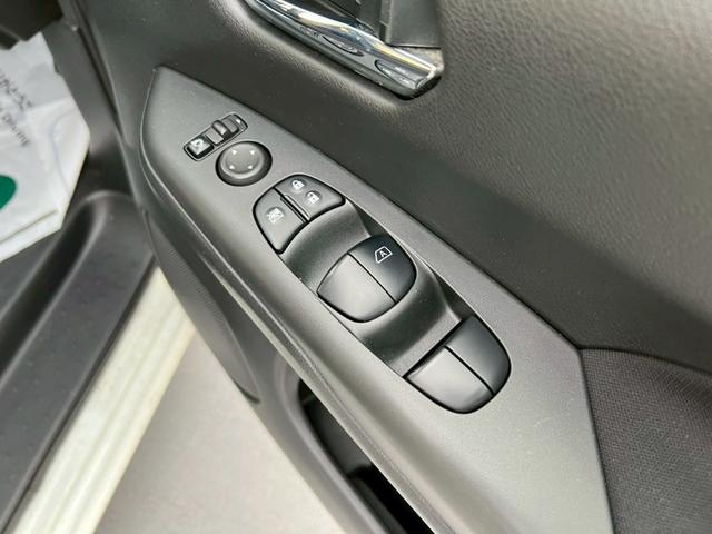 セレナ ハイウェイスター 純正ナビ・アラウンドビューモニター・パーキングアシスト・フルセグTV・バックカメラ・衝突軽減ブレーキ・ETC・オートライト・クルーズコントロール・ステアリングスイッチ・スマートキー(32枚目)