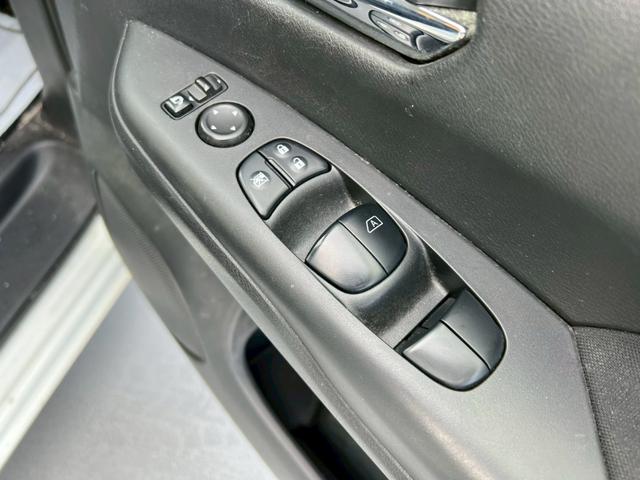 セレナ ハイウェイスター 両側電動スライドドア・パーキングアシスト・レーンキープアシスト・フリップダウンモニター・アラウンドビューモニター・純正ナビ・ドライブレコーダー・ETC・衝突軽減ブレーキ・ルーフキャリア(22枚目)