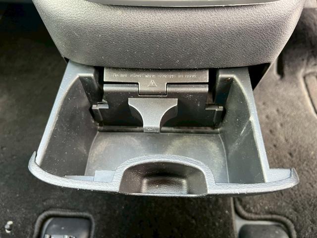 セレナ ハイウェイスター　Ｖセレクション　両側電動スライドドア・ナビ・フルセグＴＶ・フリップダウンモニター・レーンキープ・パーキングアシスト・アラウンドビューモニター・バックカメラ・ＥＴＣ・クルーズコントロール（36枚目）