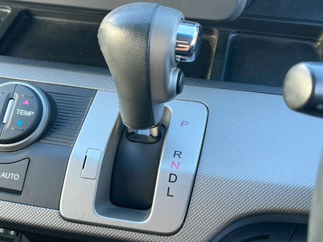 フリードハイブリッド ジャストセレクション バックモニター・両側パワースライドドア・地デジ対応ナビ・クルーズコントロール・ビルトインETC・アルパイン後席モニター・スマートキー・黒半皮シート・HDDナビ・(22枚目)