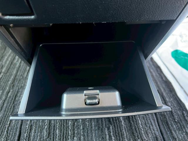 ヴェルファイア ２．５Ｚ　地デジ対応ナビ・ビルトインＥＴＣ・ＢｌｕｅｔｏｏｔｈＡｕｄｉｏ対応・バックモニター・後部座席エアコン・後部座席モニター・プッシュスタート・両側パワースライドドア・ドライブレコーダー（21枚目）