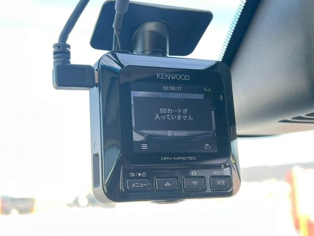 ★延長保証で、中古車に新車級の安心を★「安く買えたけど、故障が心配…」そんな声に応えるのが当店の延長保証です。保証をプラスすることで、大きな修理費の負担を気にせず、安心して長くお乗りいただけます。