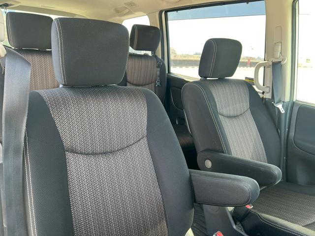 同条件のミニバンを一度に見比べられるのは専門店ならでは。ご来店予約でスムーズにご案内いたします。