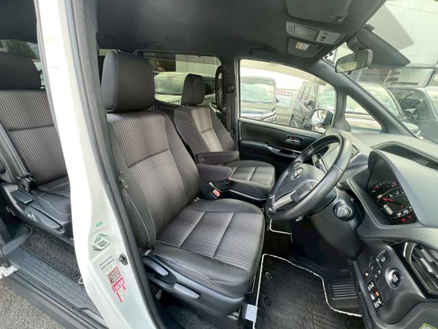 ヴォクシー ＺＳ　煌　純正ナビ・両側電動スライドドア・フルセグＴＶ・バックカメラ・Ｂｌｕｅｔｏｏｔｈ・ＥＴＣ・ドライブレコーダー・オートライト・スマートキー・アイドリングストップ・純正アルミホイール・クルコン（7枚目）
