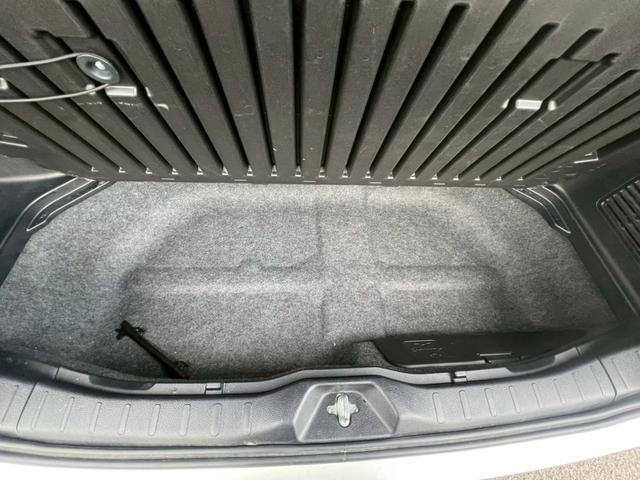 ヴォクシー ＺＳ　煌　純正ナビ・両側電動スライドドア・フルセグＴＶ・バックカメラ・Ｂｌｕｅｔｏｏｔｈ・ＥＴＣ・ドライブレコーダー・オートライト・スマートキー・アイドリングストップ・純正アルミホイール・クルコン（14枚目）