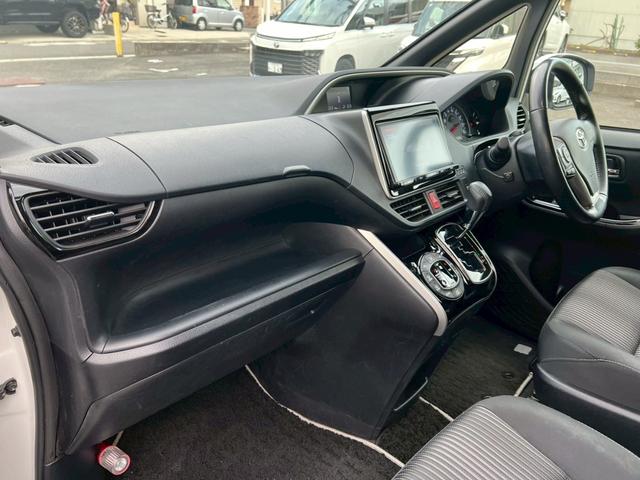 ヴォクシー ＺＳ　煌　純正ナビ・両側電動スライドドア・フルセグＴＶ・バックカメラ・Ｂｌｕｅｔｏｏｔｈ・ＥＴＣ・ドライブレコーダー・オートライト・スマートキー・アイドリングストップ・純正アルミホイール・クルコン（45枚目）