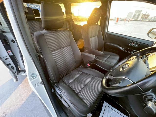 ヴォクシー ＺＳ　煌　両側電動スライドドア・フリップダウンモニター・フルセグＴＶ・バックカメラ・Ｂｌｕｅｔｏｏｔｈ・ドライブレコーダー・ＥＴＣ・クルーズコントロール・アイドリングストップ・オートライト（7枚目）