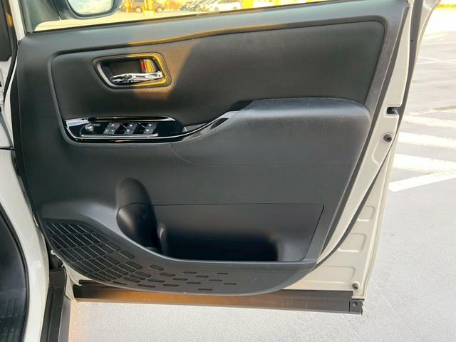 ヴォクシー ＺＳ　煌　両側電動スライドドア・フリップダウンモニター・フルセグＴＶ・バックカメラ・Ｂｌｕｅｔｏｏｔｈ・ドライブレコーダー・ＥＴＣ・クルーズコントロール・アイドリングストップ・オートライト（29枚目）