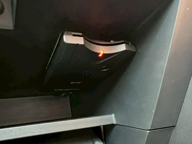 セレナ ハイウェイスター　両側パワースライドドア・後部座席エアコン・クルーズコントロール・プッシュスタート・地デジ対応ナビ・ＥＴＣ・バックモニター・３列シート・ＢｌｕｅｔｏｏｔｈＡｕｄｉｏ対応・パーキングアシスト（8枚目）