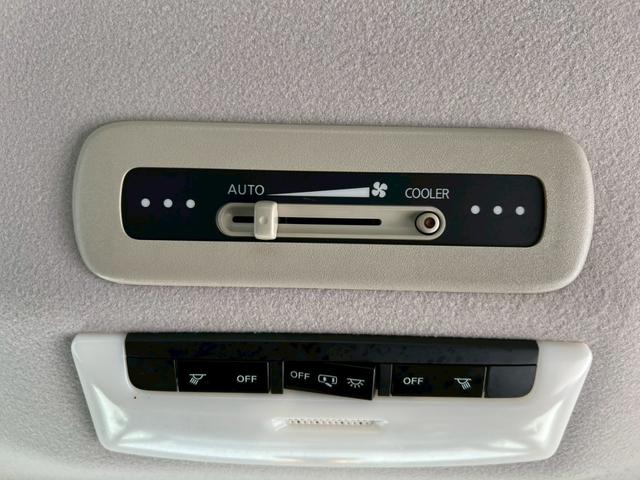 セレナ ハイウェイスター　両側パワースライドドア・後部座席エアコン・クルーズコントロール・プッシュスタート・地デジ対応ナビ・ＥＴＣ・バックモニター・３列シート・ＢｌｕｅｔｏｏｔｈＡｕｄｉｏ対応・パーキングアシスト（9枚目）