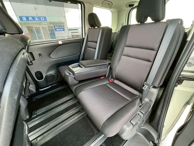 セレナ ハイウェイスター　両側パワースライドドア・後部座席エアコン・クルーズコントロール・プッシュスタート・地デジ対応ナビ・ＥＴＣ・バックモニター・３列シート・ＢｌｕｅｔｏｏｔｈＡｕｄｉｏ対応・パーキングアシスト（31枚目）