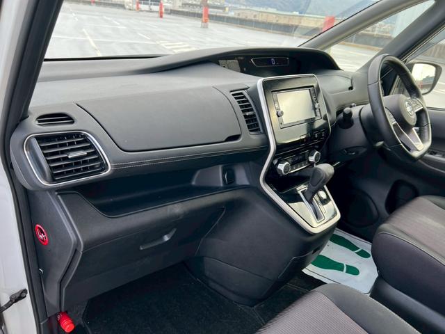 セレナ ハイウェイスター　両側パワースライドドア・後部座席エアコン・クルーズコントロール・プッシュスタート・地デジ対応ナビ・ＥＴＣ・バックモニター・３列シート・ＢｌｕｅｔｏｏｔｈＡｕｄｉｏ対応・パーキングアシスト（33枚目）