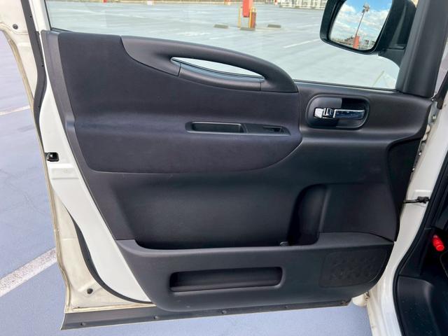 セレナ ハイウェイスター　Ｖセレクション　両側パワースライドドア・バックカメラ・インテリキー・ドライブレコーダー・ＥＴＣ・Ｂｌｕｅｔｏｏｔｈオーディオ対応・オートエアコン・純正アルミホイール・リヤエアコン・オートライト・オートエアコン（30枚目）