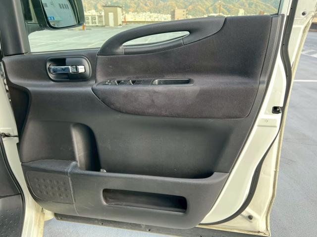 セレナ ハイウェイスター　Ｖセレクション　両側パワースライドドア・バックカメラ・インテリキー・ドライブレコーダー・ＥＴＣ・Ｂｌｕｅｔｏｏｔｈオーディオ対応・オートエアコン・純正アルミホイール・リヤエアコン・オートライト・オートエアコン（41枚目）