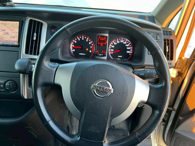 セレナ ハイウェイスター 地デジ対応純正ナビ・バックカメラ・ビルトインETC・両側パワースライドドア・インテリキー・純正アルミホイール・ディスチャージヘッドライト・オートエアコン・オートライト・(15枚目)