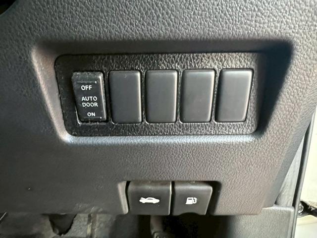 セレナ ハイウェイスター 地デジ対応純正ナビ・バックカメラ・ビルトインETC・両側パワースライドドア・インテリキー・純正アルミホイール・ディスチャージヘッドライト・オートエアコン・オートライト・(20枚目)