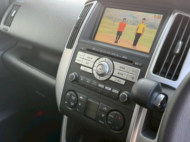 セレナ ハイウェイスター Vセレクション バックカメラ・地デジ対応ナビ・インテリジェントキー・3列シート・両側パワースライドドア・ビルトインETC・バイキセノンライト・バックガイドモニター・後部座席エアコン(9枚目)