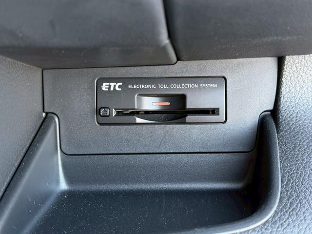 セレナ ハイウェイスター Vセレクション バックカメラ・地デジ対応ナビ・インテリジェントキー・3列シート・両側パワースライドドア・ビルトインETC・バイキセノンライト・バックガイドモニター・後部座席エアコン(10枚目)