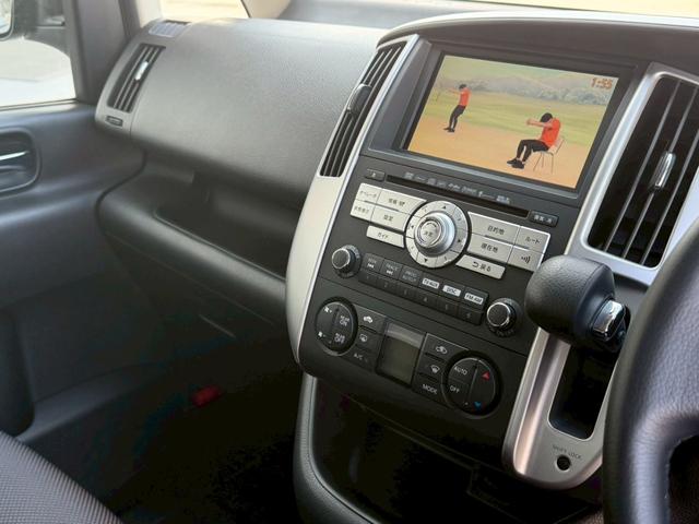 セレナ ハイウェイスター Vセレクション バックカメラ・地デジ対応ナビ・インテリジェントキー・3列シート・両側パワースライドドア・ビルトインETC・バイキセノンライト・バックガイドモニター・後部座席エアコン(13枚目)