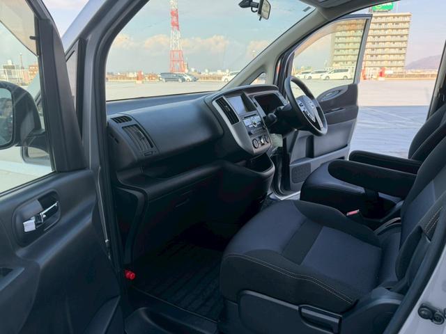 セレナ ハイウェイスター Vセレクション バックカメラ・地デジ対応ナビ・インテリジェントキー・3列シート・両側パワースライドドア・ビルトインETC・バイキセノンライト・バックガイドモニター・後部座席エアコン(15枚目)