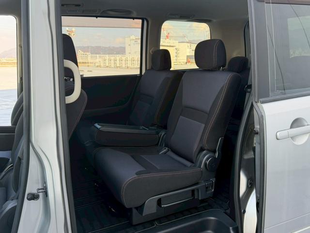 セレナ ハイウェイスター Vセレクション バックカメラ・地デジ対応ナビ・インテリジェントキー・3列シート・両側パワースライドドア・ビルトインETC・バイキセノンライト・バックガイドモニター・後部座席エアコン(27枚目)