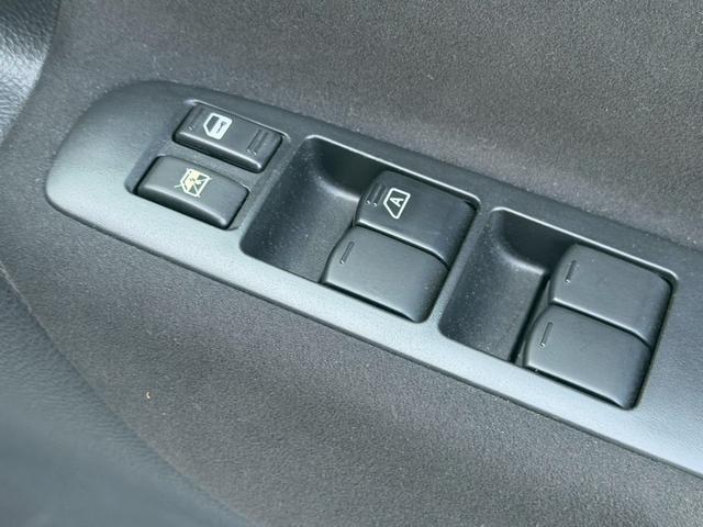 セレナ ハイウェイスター Vセレクション バックカメラ・地デジ対応ナビ・インテリジェントキー・3列シート・両側パワースライドドア・ビルトインETC・バイキセノンライト・バックガイドモニター・後部座席エアコン(32枚目)