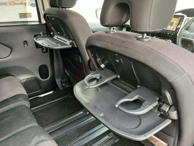 セレナ ハイウェイスター Vセレクション ビルトインETC・両側パワースライドドア・地デジ対応ナビ・バックカメラ・スマートキー・プッシュスタート・3列シート・ドライブレコーダー・前期型・LEDヘッドランプ・クルーズコントロール(11枚目)