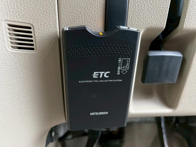 セレナ 20G 両側電動スライドドア・ETC・バックカメラ・スマートキー・電動格納ミラー・ウォークスルー・フォグランプ・盗難防止装置・アルミホイール・ABS・ディスチャージヘッドライト・オートライト・フルフラット(64枚目)