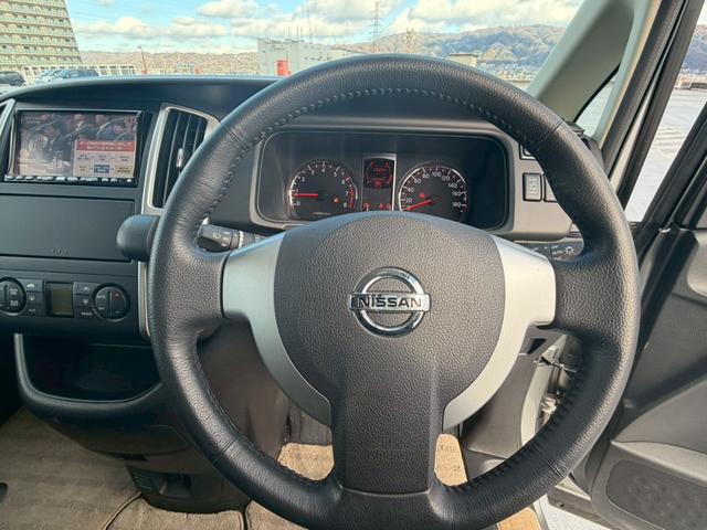 セレナ ハイウェイスター Vセレクション 禁煙車・盗難防止措置・フルフラットシート・地デジ対応ナビ・ダブルエアコン・バックカメラ・3列シート・純正ナビ・両側パワースライドドア・インテリキー・ETC・フルセグ(11枚目)