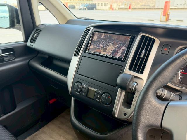 セレナ ハイウェイスター Vセレクション 禁煙車・盗難防止措置・フルフラットシート・地デジ対応ナビ・ダブルエアコン・バックカメラ・3列シート・純正ナビ・両側パワースライドドア・インテリキー・ETC・フルセグ(22枚目)