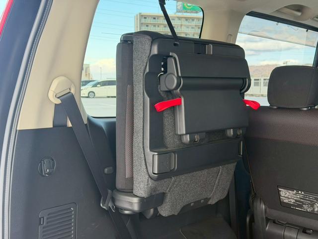 セレナ ハイウェイスター Vセレクション 禁煙車・盗難防止措置・フルフラットシート・地デジ対応ナビ・ダブルエアコン・バックカメラ・3列シート・純正ナビ・両側パワースライドドア・インテリキー・ETC・フルセグ(46枚目)