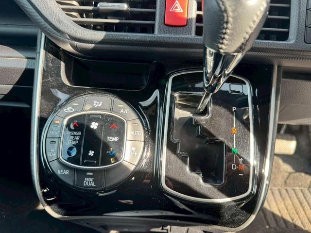 ヴォクシー ＺＳ　煌ＩＩＩ　禁煙車・後期型・両側電動スライドドア・ハーフレザー・フルセグＴＶ・ビルトインＥＴＣ・衝突軽減ブレーキ・アイドリングストップ・レーンキープ・オートマチックハイビーム・純正アルミ（21枚目）