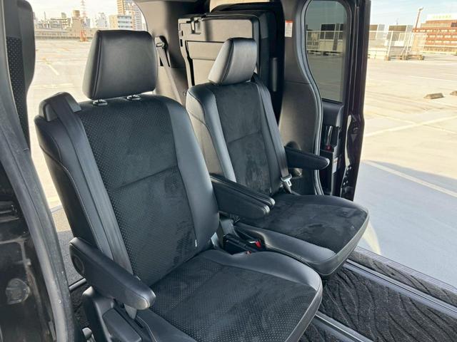 ヴォクシー ＺＳ　煌ＩＩＩ　禁煙車・後期型・両側電動スライドドア・ハーフレザー・フルセグＴＶ・ビルトインＥＴＣ・衝突軽減ブレーキ・アイドリングストップ・レーンキープ・オートマチックハイビーム・純正アルミ（28枚目）