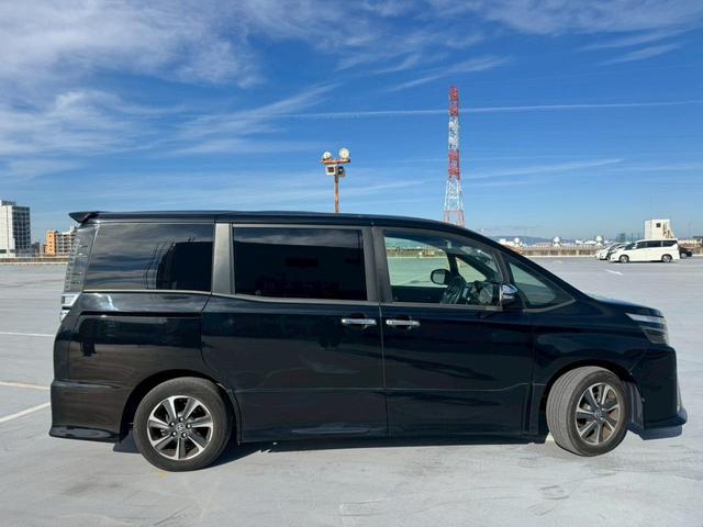 ヴォクシー ＺＳ　煌ＩＩＩ　禁煙車・後期型・両側電動スライドドア・ハーフレザー・フルセグＴＶ・ビルトインＥＴＣ・衝突軽減ブレーキ・アイドリングストップ・レーンキープ・オートマチックハイビーム・純正アルミ（67枚目）