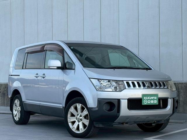 デリカＤ：５ Ｇ　ナビパッケージ　禁煙車・クルーズコントロール・３列シート・フルフラットシート・ＥＴＣ・純正１８インチイルミ・純正キセノンライト・カラーバックモニター・パワースライドドア・純正ナビ（8枚目）