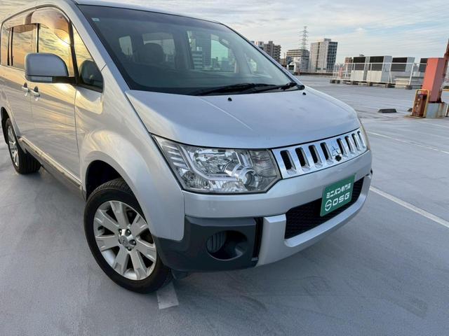 デリカＤ：５ Ｇ　ナビパッケージ　禁煙車・クルーズコントロール・３列シート・フルフラットシート・ＥＴＣ・純正１８インチイルミ・純正キセノンライト・カラーバックモニター・パワースライドドア・純正ナビ（10枚目）