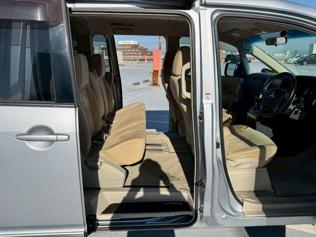 デリカＤ：５ Ｇ　ナビパッケージ　禁煙車・クルーズコントロール・３列シート・フルフラットシート・ＥＴＣ・純正１８インチイルミ・純正キセノンライト・カラーバックモニター・パワースライドドア・純正ナビ（33枚目）