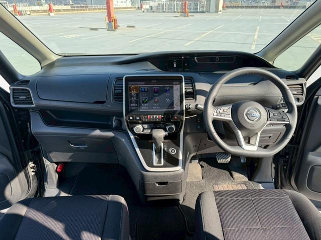 セレナ ハイウェイスター　ＶセレクションＩＩ　禁煙車・障害物センサー・フリップダウンモニター・全周囲カメラ・地デジ対応ナビ・ＬＥＤヘッドランプ・フロントフォグランプ・後部座席エアコン・フルフラットシート・スマートキー・３列シート・（7枚目）