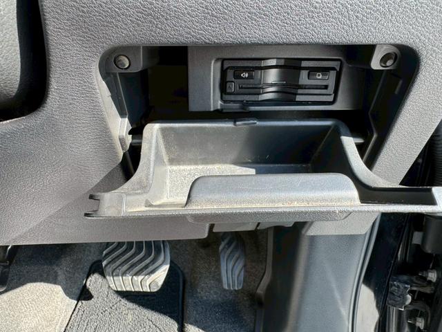 セレナ ハイウェイスター　ＶセレクションＩＩ　禁煙車・障害物センサー・フリップダウンモニター・全周囲カメラ・地デジ対応ナビ・ＬＥＤヘッドランプ・フロントフォグランプ・後部座席エアコン・フルフラットシート・スマートキー・３列シート・（11枚目）