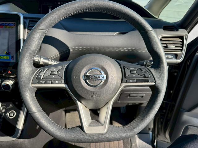 セレナ ハイウェイスター　ＶセレクションＩＩ　禁煙車・障害物センサー・フリップダウンモニター・全周囲カメラ・地デジ対応ナビ・ＬＥＤヘッドランプ・フロントフォグランプ・後部座席エアコン・フルフラットシート・スマートキー・３列シート・（27枚目）